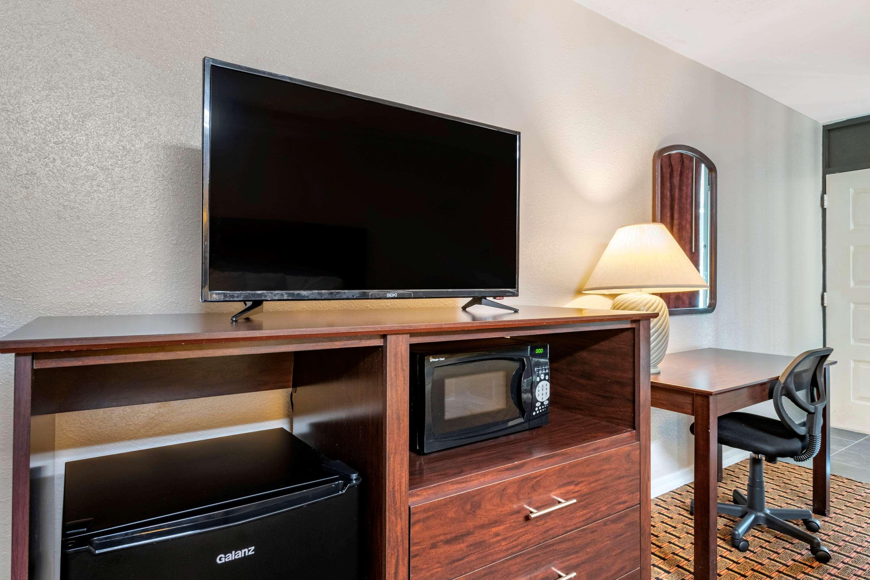 Rodeway Inn 2*